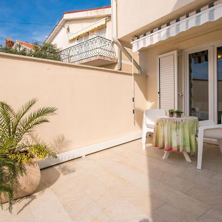 Beautiful Home In Martinscica With Wifi ภายนอก รูปภาพ